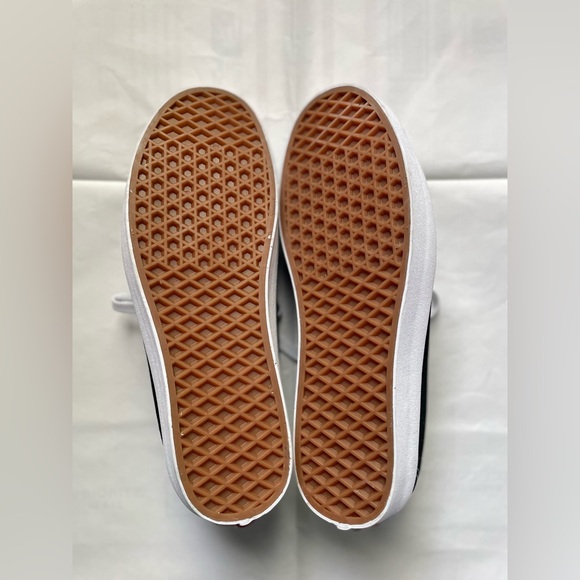 Vans of the Wall Unisex Sneakers - Picture 5 of 9